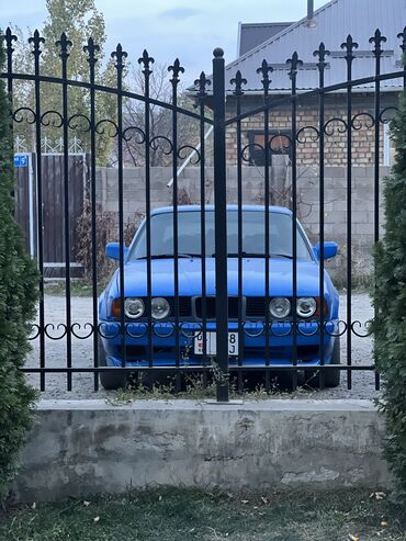 крутые машины: BMW 5 series: 1988 г., 2 л, Механика, Газ, Седан