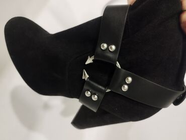 Botinka və botilyonlar: Guess, Ölçü: 37.5, rəng - Qara, İşlənmiş -da lalafo.az — 15 Botinka və botilyonlar: Guess, Ölçü: 37.5, rəng - Qara, İşlənmiş — 15