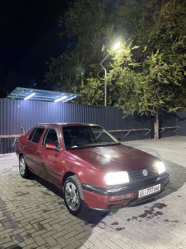 порог гольф 3: Volkswagen Vento: 1993 г., Седан