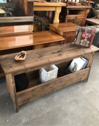 продать бу мебель в оше: Очень удобный, модный, деревянная скамейкас нижней полочкой. Длина 1