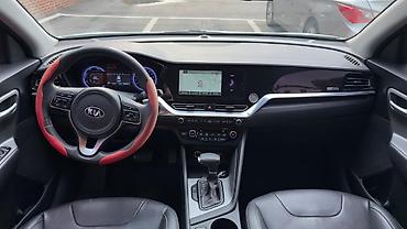 Kia: Kia Niro: 2019 г., Гибрид, Кроссовер — 13