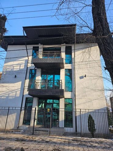 накладка на крышу: Алюминиевые витражные конструкции Комплектация: центральный входной