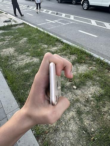 iphone 8 qırıq: IPhone 8, Qızılı, Barmaq izi — 3