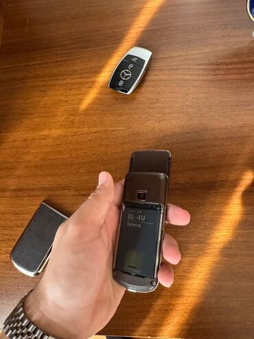 Nokia: Nokia 8 Sirocco, < 2 GB Memory Capacity, Düyməli — 2