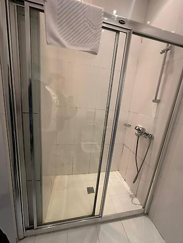 Otaqların günlük kirayəsi: Satılır. 12 otaq üçün mebel komplekti (televizor və kondisioner daxil — 31