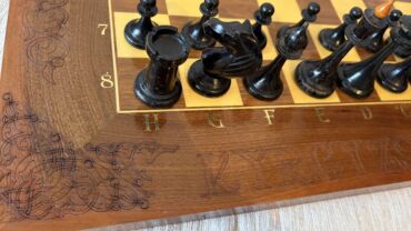 Шахматы: Шахматы СССР. Полный комплект! Все одинаковые. Доска дерево. Фигуры — 10