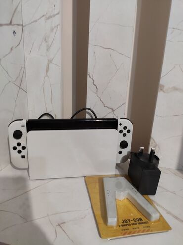 портативная консоль: Nintendo Switch OLED, отличное состоянии. Прошитая, 128GB карта