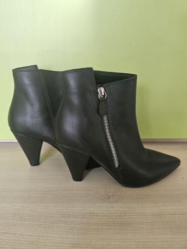 zara cipele sa masnom: Ankle boots, Esprit, 38