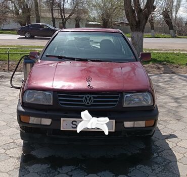 малибу 1: Volkswagen Vento: 1993 г., 1.8 л, Механика, Бензин, Седан