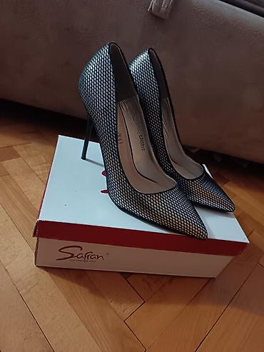 perla salonke: Prodajem salonke i sandale. Prve tri fotografije 38 broj, cetvrta 38 — 3