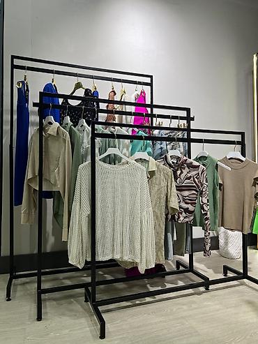 Оборудование для магазинов: Minimalist metal paltar asqısı – butik, şourum və ev geyim saxlama — 3