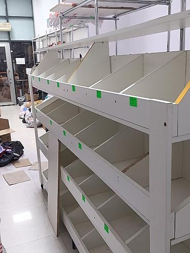 Maqaza üçün bölməli vitrin rafı uzunu 2.30.eni 39 sm. hün 1.65 -