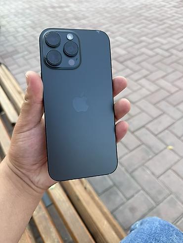 apple iphone se: IPhone 16 Pro Max, 256 ГБ, цвет чёрный (титановый оттенок). На экране — 1