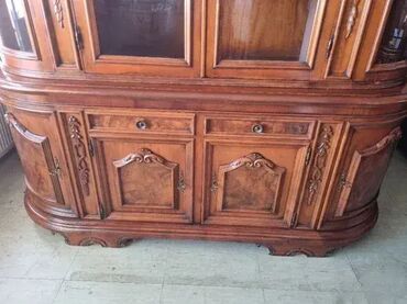 Stilske vitrine: Prelepa vitrina. Visina 230 cm Duzina 220 cm Dubina 55 cm na lalafo.rs — 5 Stilske vitrine: Prelepa vitrina. Visina 230 cm Duzina 220 cm Dubina 55 cm — 5