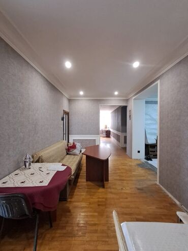 Uzunmüddətli kirayə mənzillər: Geniş planlı mənzil – uzun koridorlu və işıqlı otaqlar - Plan: Uzun — 1