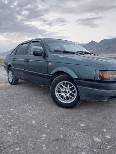 Транспорт: Volkswagen Passat: 1988 г., 1.8 л, Механика, Бензин, Седан