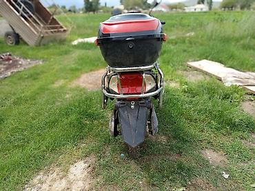 Другой электротранспорт: Продаю Скутер зарят на 50км максимальный скорость 60км в час в подарок — 9