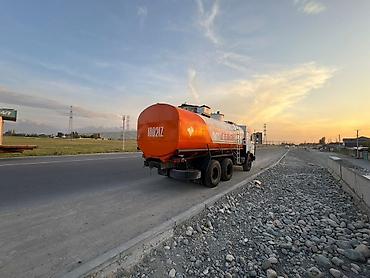 танк 400: КамАЗ бензовоз. - Топливная автоцистерна на шасси КамАЗ (6×4). - — 6