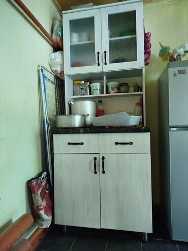 кухонный оборудование: Продаю холодильник 1 шкаф 1 буфет почти новый