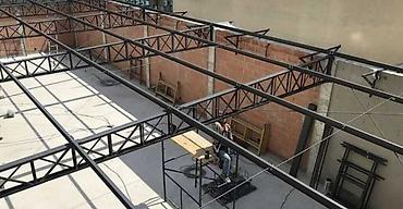 Сварка: Металлический каркас для навеса, обеспечивающий прочную основу для — 2