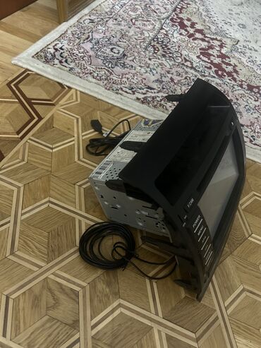 w211 monitor: Adətən Toyota, Honda, Lexus, Hyundai kimi avtomobillər üçün istifade