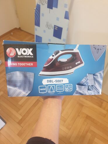 Irons: Vox pegla na paru,potpuno nova.Nikada upotrebljavana . Slanje