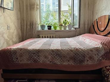 standing mirror: Двуспальная кровать с изголовьем + комод с большим зеркалом - Кровать — 1