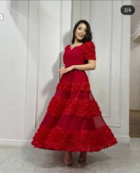 длинное платье с вырезом на ноге: Вечернее платье, Пышное, Длинная модель, M