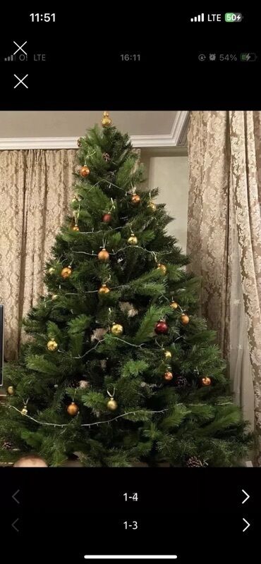 реалии: Искусственная новогодняя ёлка с шишками. - Высокая пышная крона