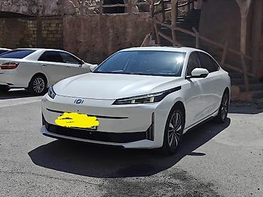 2005 kia sephia: Changan Qiyuan A05: 4.3 l | 2024 il 88000 km Sedan — 8