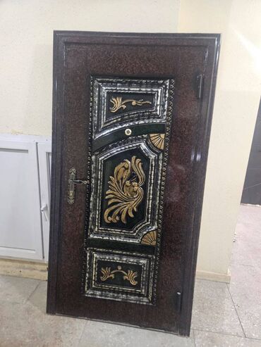 Ev üçün digər mallar: YENISI ALINDIGI UCUN QAPI SATILIR 13OAZN :ÖLÇÜLER: UZ.2M EN:0.90