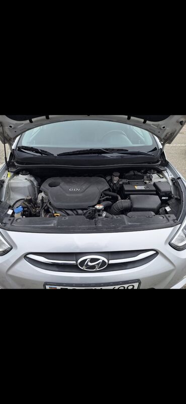 Hyundai: Hyundai Accent sedan - Gümüş rəng, 4 qapı - Benzin, “4Dİ” emblemi — 11