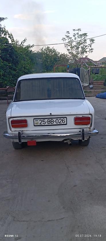 turbo.az vaz 2106 satisi: VAZ 2103, ağ rəng, klassik sedan. Xarici görünüş: - Xrom qabaq və — 2