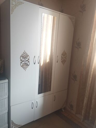 Asılqanlar: İşlənmiş, Açılan, Qarderob, paltar dolabı