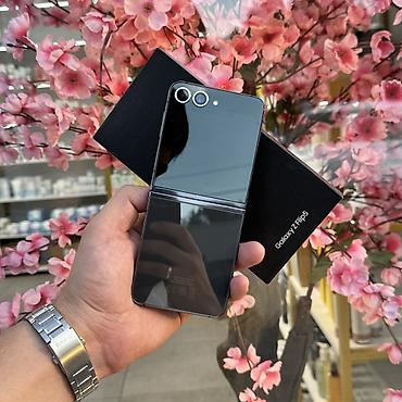 Samsung Galaxy Z Flip 5, Колдонулган, 512 ГБ, түсү - Кара, 1 SIM, eSIM