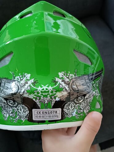 Sportska odeća: Kaciga, Upotrebljenо — 10