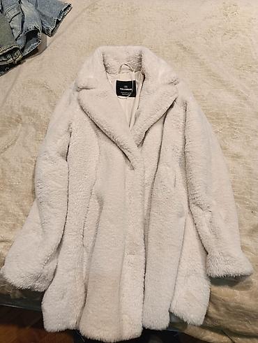куртка pull: PULL&BEAR qadın şineli – süni xəz (teddy) materialdan - Rəng: açıq — 1