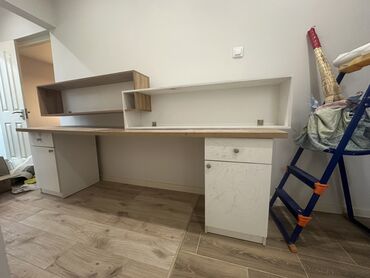 кухонной мебели: Срочно! Продается парта с полочкой для двух детей. Состояние хорошее
