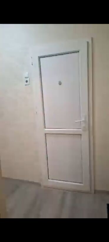 Uzunmüddətli kirayə mənzillər: Üzeyir .H küç 28 May metrosun yaxınlıqı 28 Moll qarşısı 2 otaqlı — 2