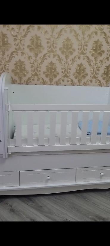 kreditle divan kreslo: Ağ rəngli çoxfunksiyalı beşik-dolap kombini - Material: MDF/taxta — 1