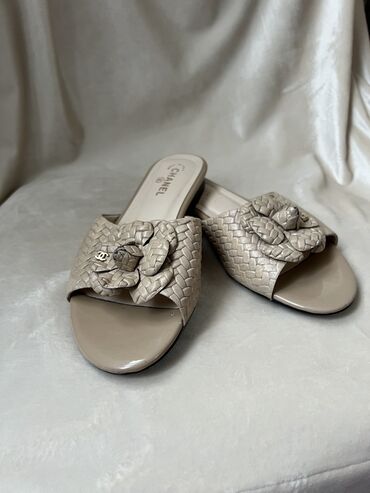 женская обувь б: Женская обувь Chanel Материал: кожа Размер 39. Очень симпатичные