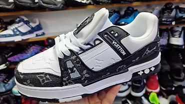 Patike: LV
 od 36 do 46 
7500 din — 1