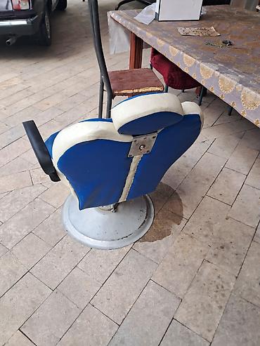 kicik masa kafe: Məhsul: Bərbər/kosmetoloji kreslo Təsvir: - Rəng: mavi-ağ oturacaq və — 1