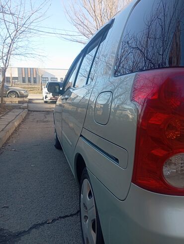 Toyota: Toyota Raum: 2003 г., 1.5 л, Автомат, Бензин, Минивэн — 3