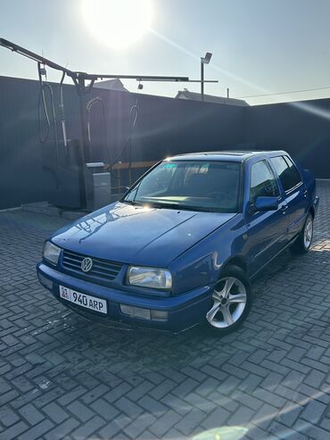 Volkswagen: Volkswagen Vento: 1995 г., 1.8 л, Механика, Газ, Седан