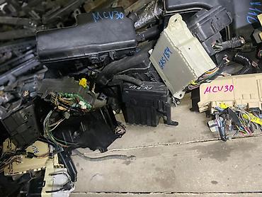 Капоты и комплектующие: Петли капота Toyota, Б/у, Оригинал — 4