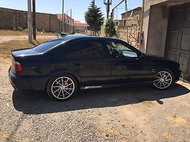tesla 3: BMW 523: 3 l | 2001 il Sedan — 4