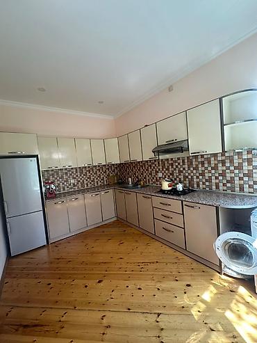 qəbələ ev: Meyvə ağacları ilə zəngin geniş həyəti olan iki mərtəbəli fərdi — 4
