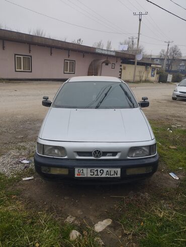 Volkswagen: Volkswagen Passat: 1988 г., 1.8 л, Механика, Бензин, Седан