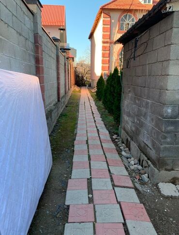 купить участок под бизнес в бишкеке: Джал мкр Сдается 5 ком помещение под любой бизнес Площадь: 150м2